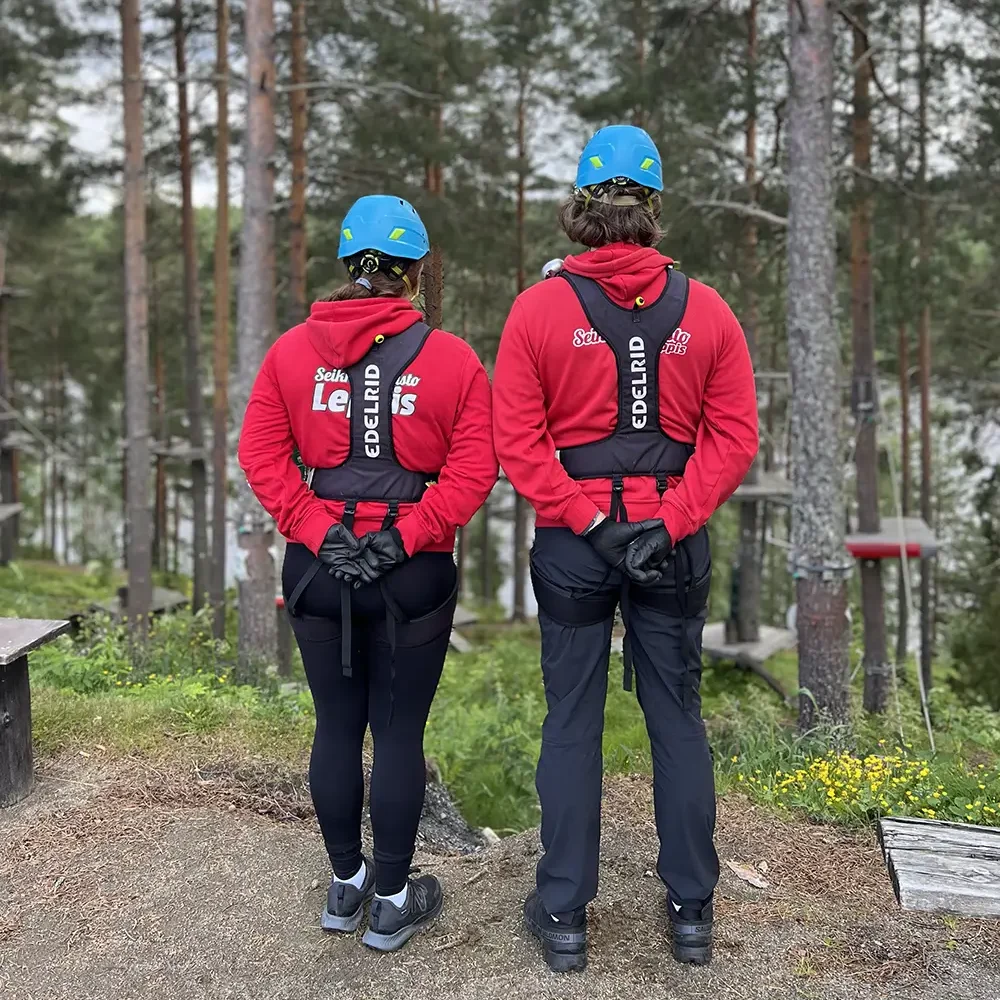 Seikkailupuiston työntekijät